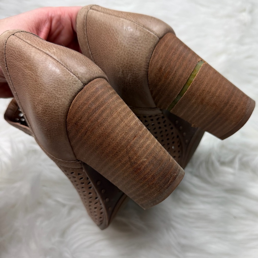 Lucky Brand Tan Peep-Toe Heeled Sandals - Picture 5 of 7